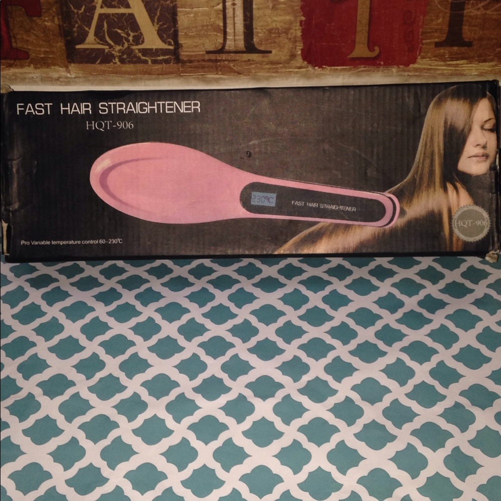Essential ceramic hair straightening brush - Picture 3 of 4